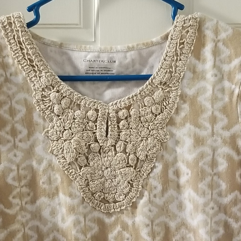3 for 15$ -Tan and white embroidered t shirt - Picture 2 of 4